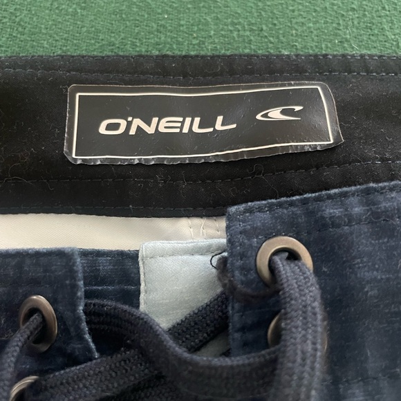 O’NEILL Men’s waist 34 inch,8”Inseam very good condition Board shorts. - Picture 4 of 4